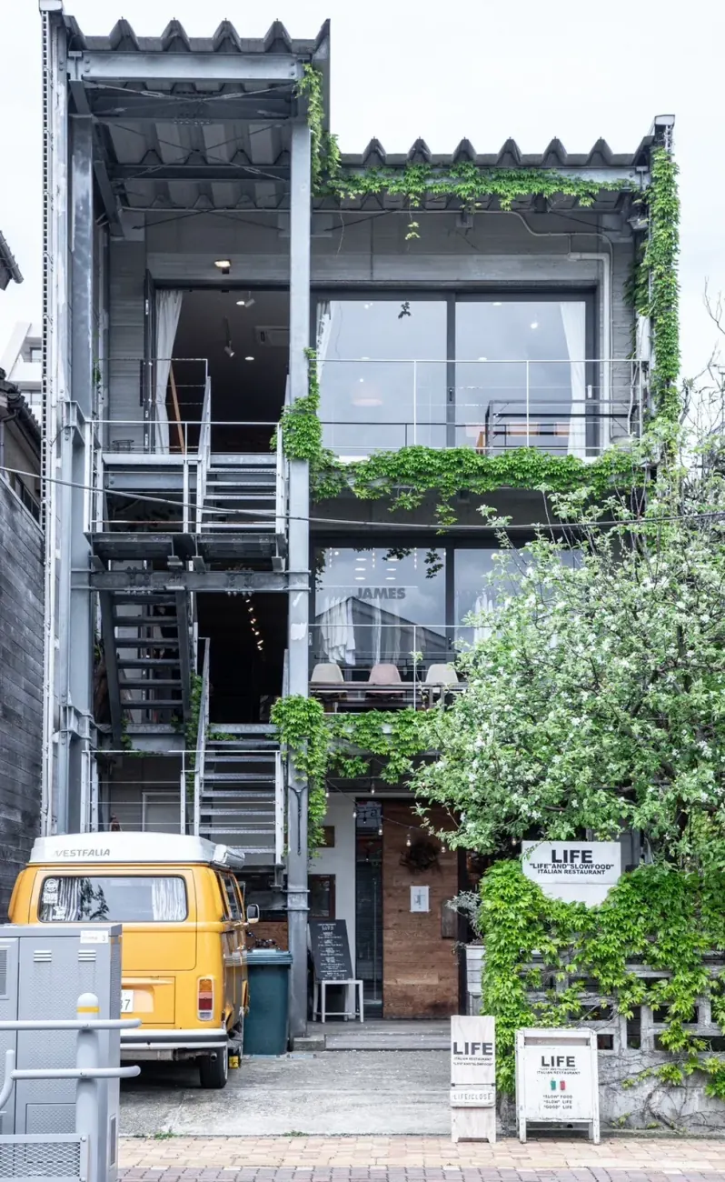 E-YADO 新潟 古町の複合建物の外観