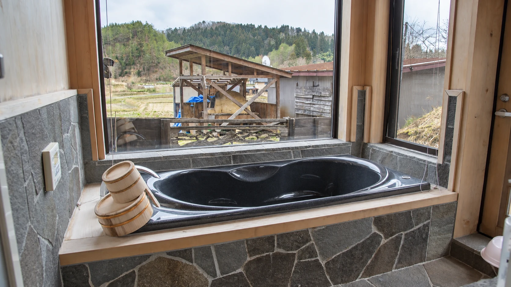 Villa みのり 山を望む石風呂
