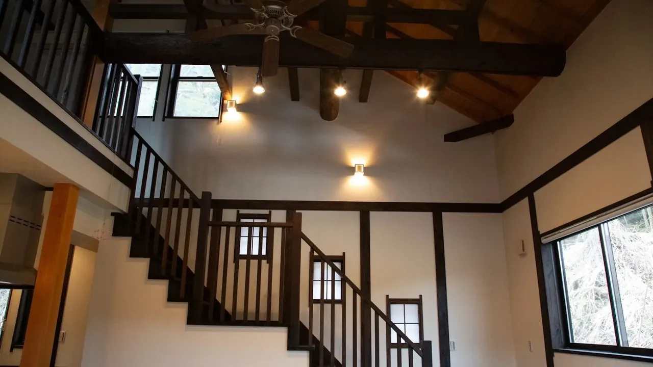 Villa みのり 吹き抜けの木の階段
