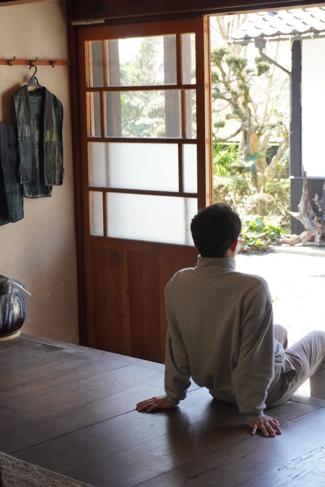 東夢 縁側から眺める庭