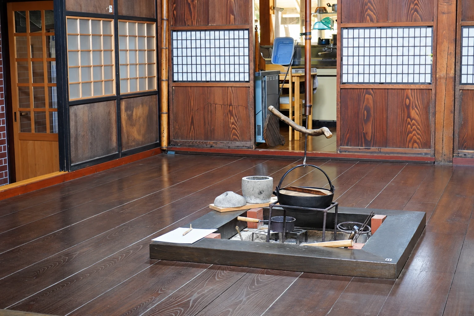 東夢 囲炉裏のある広間