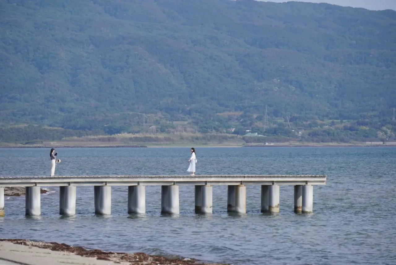 湾の間 海辺の桟橋